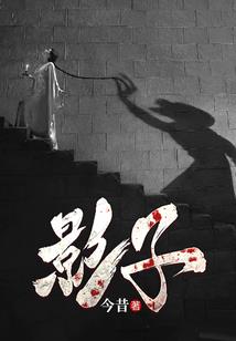 夕阳照耀下的操场